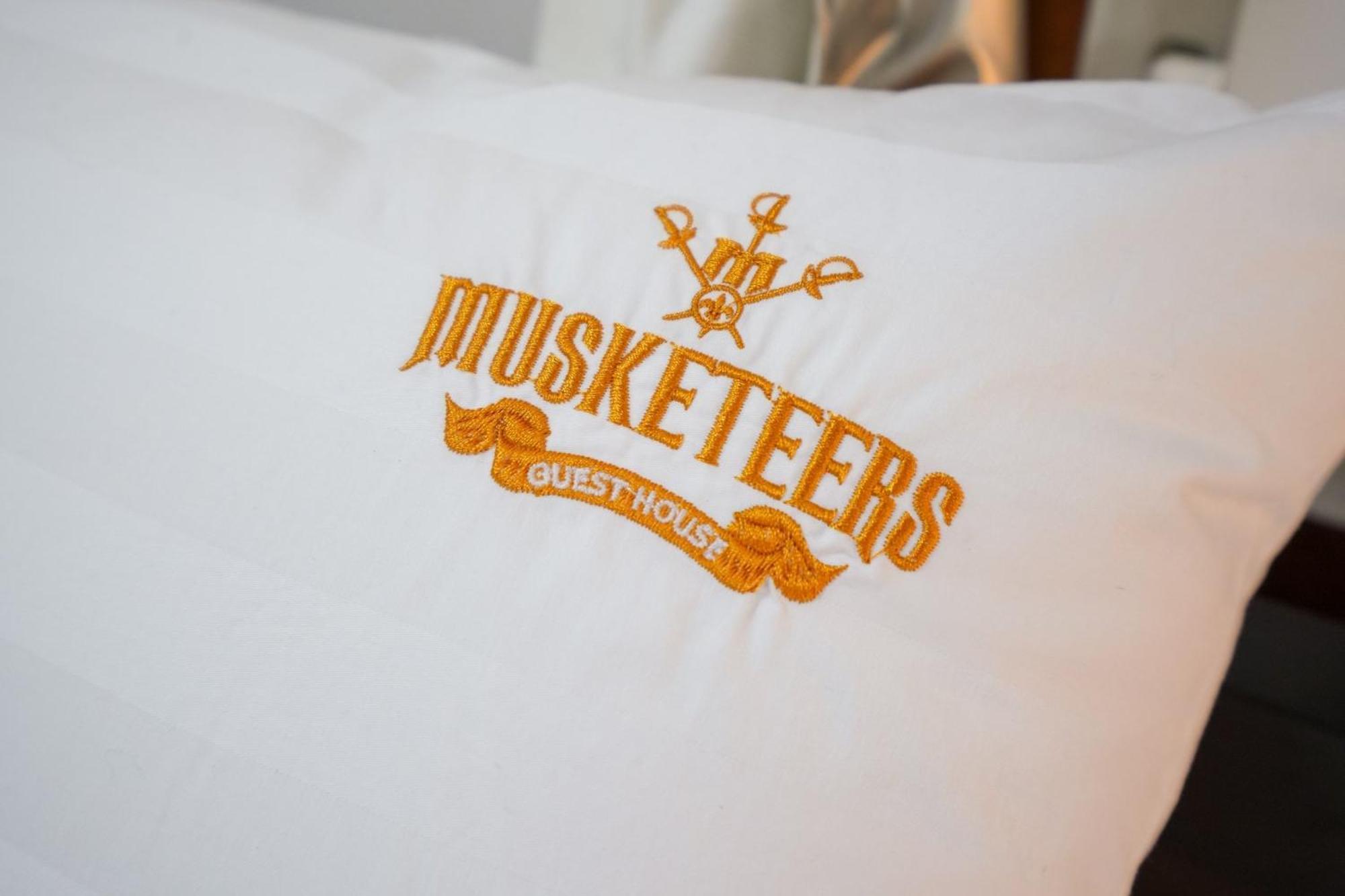 Musketeers Guest House Hanoi Exteriör bild